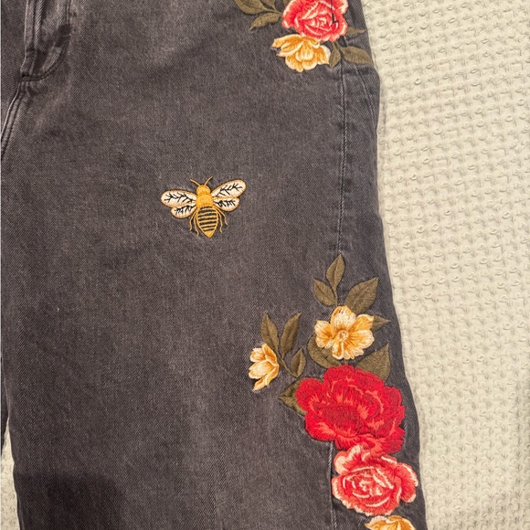 Size 34 Floral Embroidered Black Jeans - Picture 4 of 5